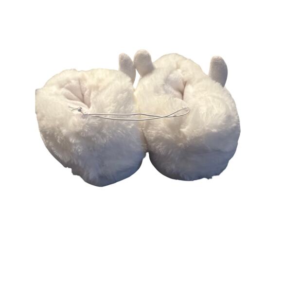 NWOT Old Navy Kid's White Yeti Slippers Cute Warm Non Slip Size Medium (12-13) - Picture 2 of 4